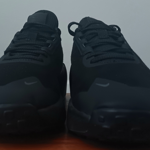 Nike Black Athletic Shoes for Performance - Picture 7 of 16